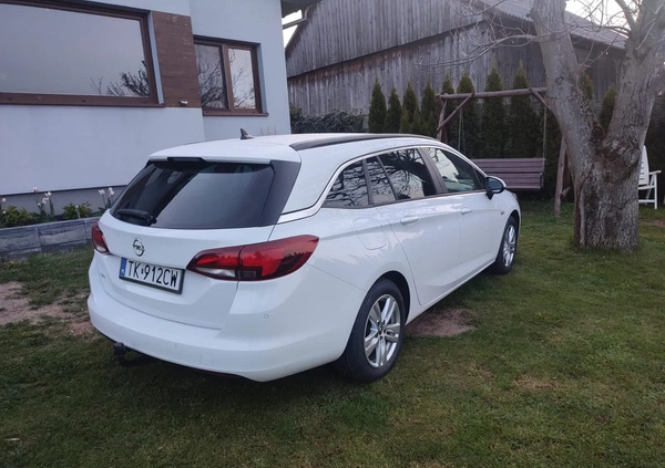 Opel Astra cena 41500 przebieg: 172000, rok produkcji 2018 z Kielce małe 742